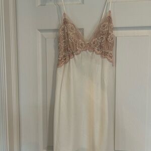 Flora Nikrooz Cream and Tan Lace Chemise